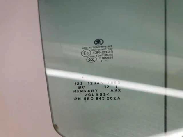 Стекла и зеркала для Skoda Octavia A7 Tour на фотографиях