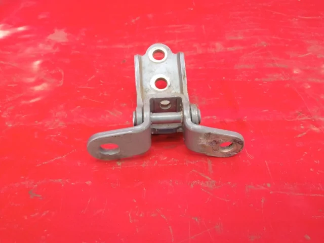 Петля двери задняя левая нижняя для Kia Cerato YD 2016-2020 rest. на фотографиях