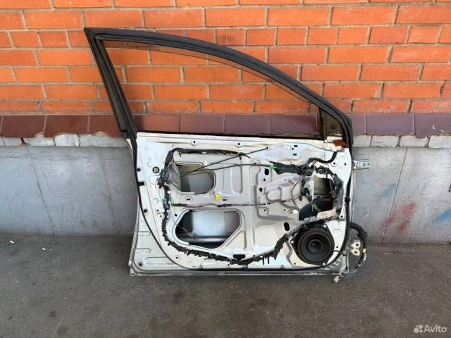 Двери для Toyota Avensis Универсал T250 2003-2008 на фотографиях