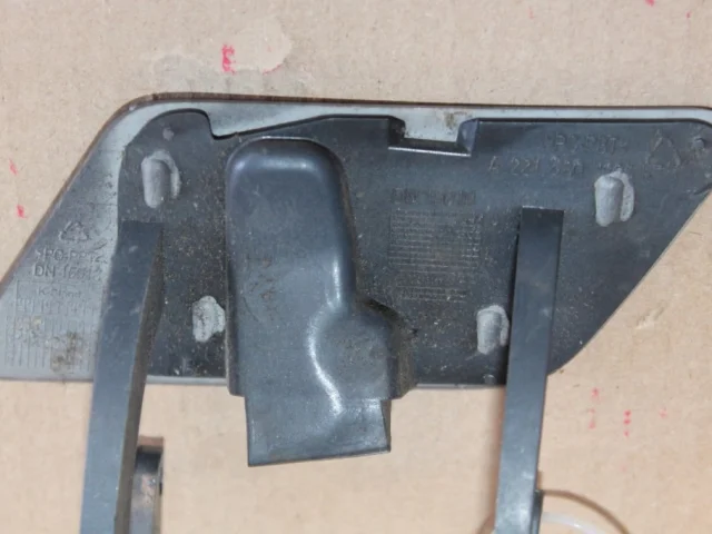 Крышка форсунки фароомывателя правая для Mercedes-Benz S class W221 2005-2013 на фотографиях