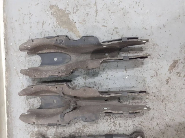 Рычаг задний правый нижний для Mercedes-Benz S class W220 1998-2005 на фотографиях