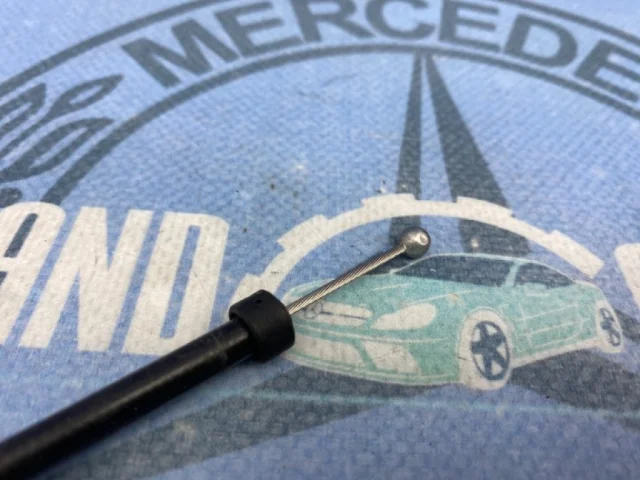 Трос замка капота для Mercedes-Benz C class CL203 2000-2008 на фотографиях