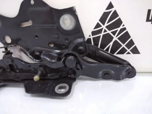 Петля капота левая для BMW X5 G05 2018+ на фотографиях