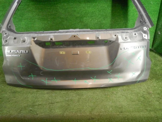 Крышка багажника для Subaru Forester SJ rest 2016-2019 на фотографиях