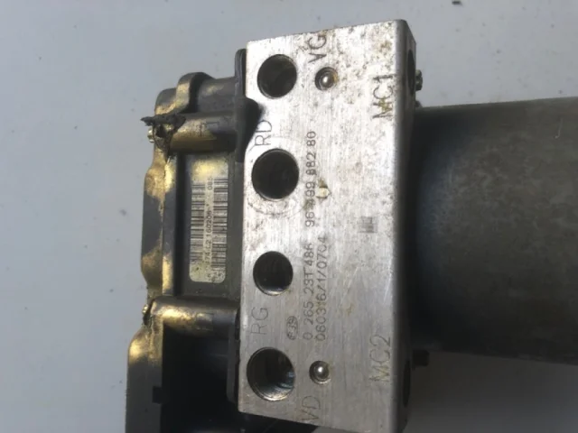 Блок ABS для Citroen C4 Хэтчбек 3dr 2004-2011 на фотографиях