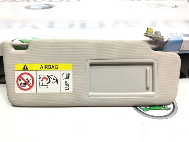 Козырек солнцезащитный правый для Skoda Octavia A7 Tour на фотографиях