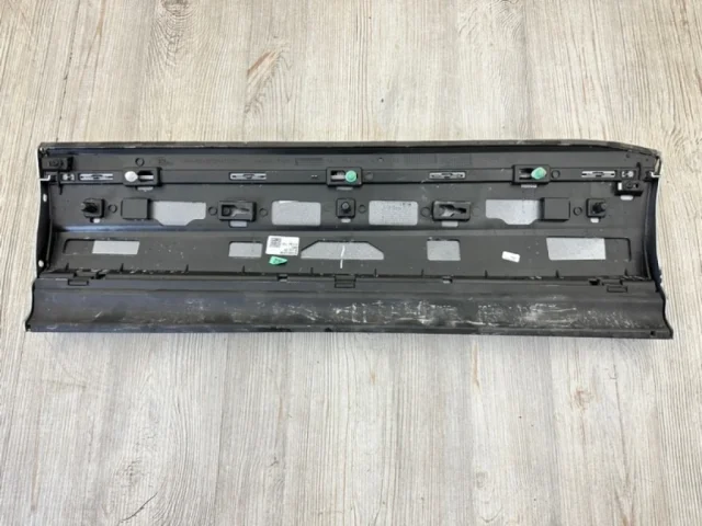 Стекло двери заднее правое для Volkswagen Touareg III (CR) 2018+ на фотографиях