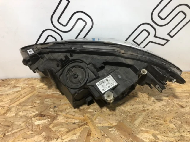 Фара правая для BMW 1er Ф20 2011-2015 на фотографиях