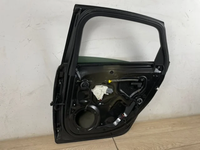 Двери для Audi A6 C7 Avant 2010-2018 на фотографиях