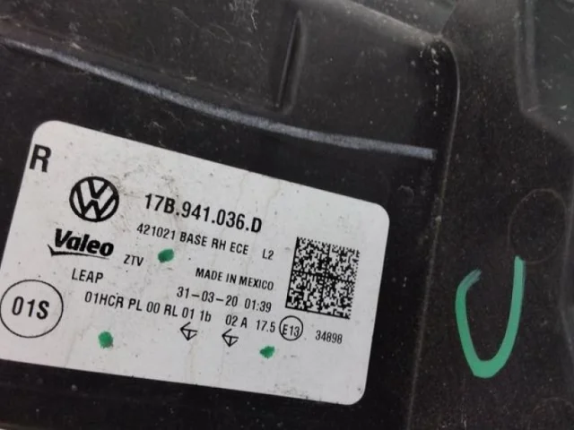 Фара ксенон левая для Volkswagen Jetta 7 2020+ на фотографиях