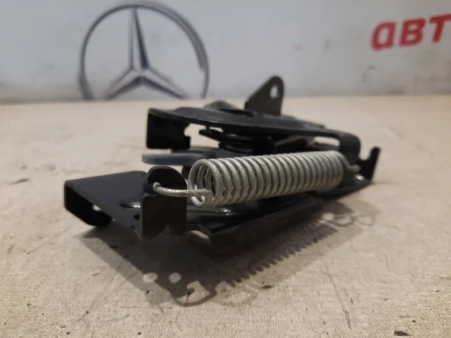 Замок капота правый для BMW 3er F30 2011-2019 на фотографиях