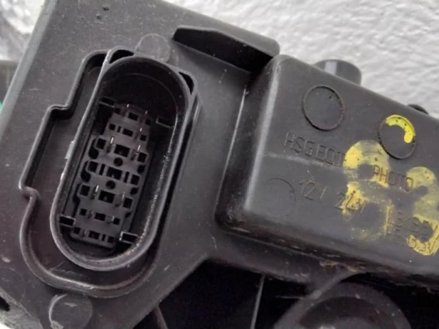 Фара ксенон левая для Volkswagen Jetta 7 2020+ на фотографиях