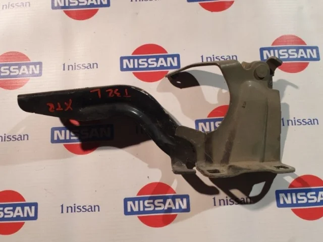 Петля капота левая для Nissan X-Trail T32 RU 2015-2022 на фотографиях