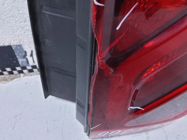 Фонарь правый для Renault Duster HM 2020+ на фотографиях