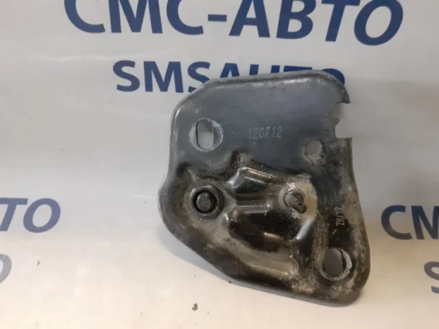 Замок капота для Audi A7 4G 2010-2014 на фотографиях