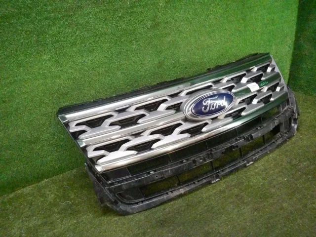 Решетка радиатора для Ford Explorer U502 rest 2014-2019 на фотографиях