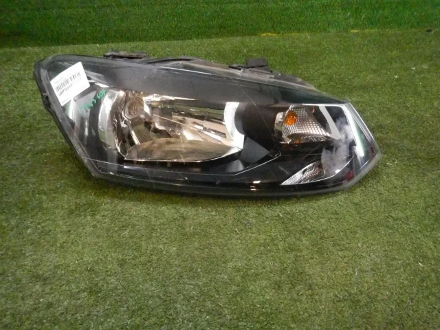 Фара правая для Volkswagen Polo V (6R) 2009-2014 на фотографиях