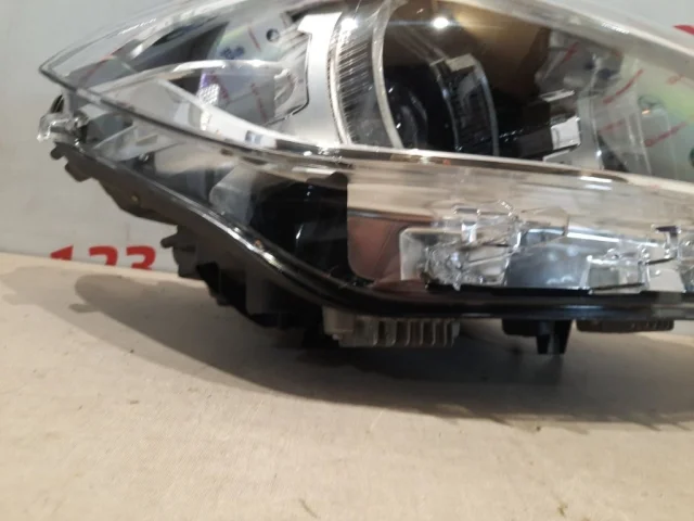 Фара правая для BMW 1er Ф20 rest.1 2015-2020 на фотографиях