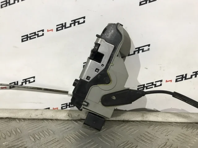 Двери для Citroen C4 Хэтчбек 2010-2016 на фотографиях