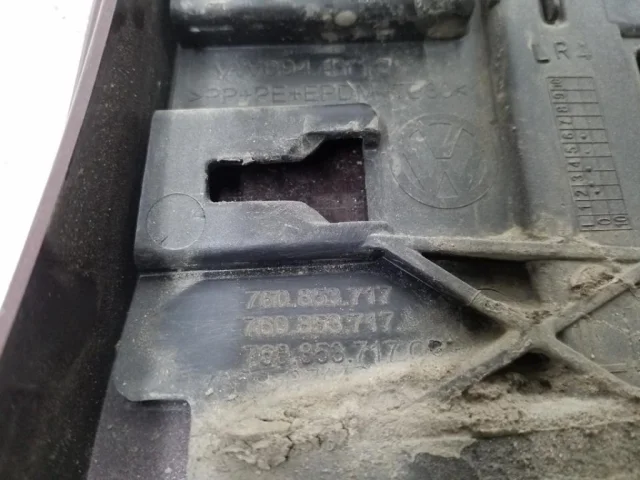 Молдинг крыла передний левый для Volkswagen Touareg III (CR) 2018+ на фотографиях