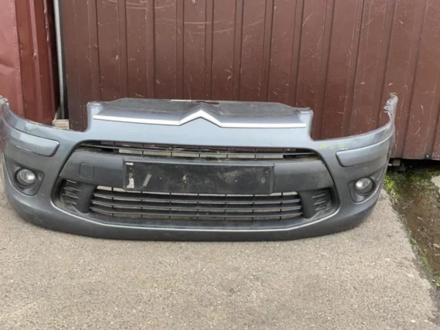 Бампер передний для Citroen C4 Хэтчбек 2004-2011 на фотографиях