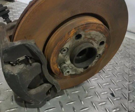 Кулак поворотный левый для Renault Scenic JM 2003-2006 на фотографиях