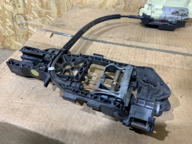 Центральный замок для Volkswagen Passat (B6, Typ 3C) 2005-2010 на фотографиях