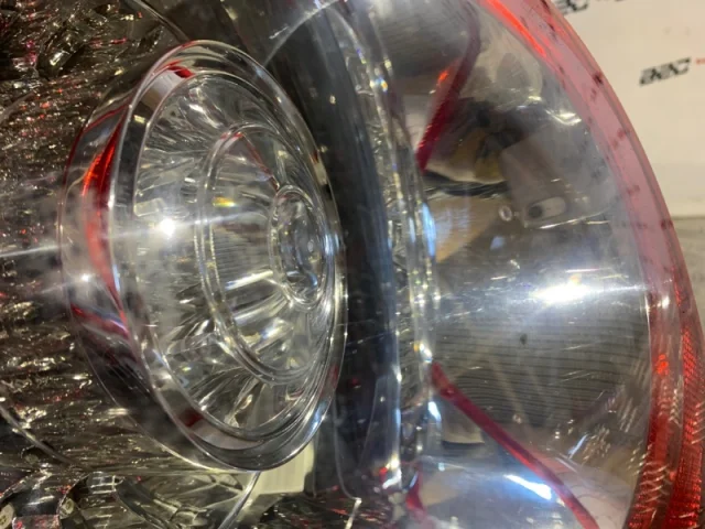 Фонарь левый для Volkswagen Passat Variant (B6, Typ 3C) 2004-2010 на фотографиях