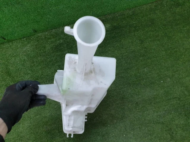 Бачок омывателя для Hyundai Creta 2 SU2 2021+ на фотографиях