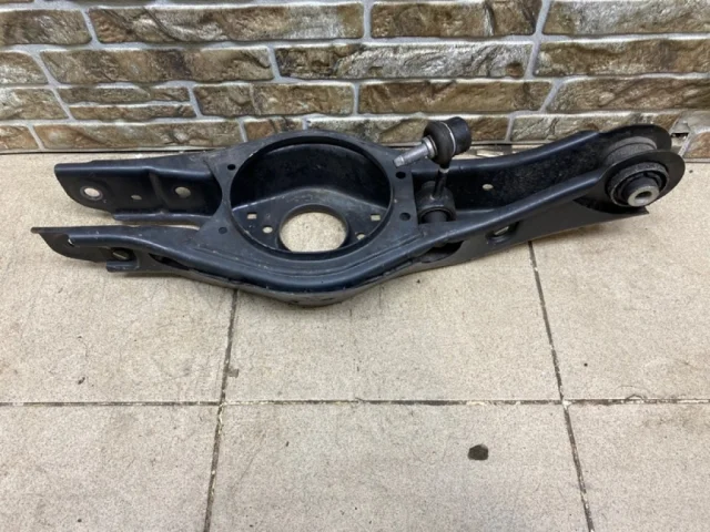 Качающийся рычаг левый для Hyundai Tucson NX4 2020+ на фотографиях