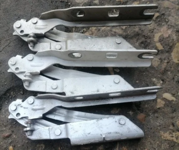 Петля капота левая для Volkswagen Jetta 5 1K 2005-2010 на фотографиях