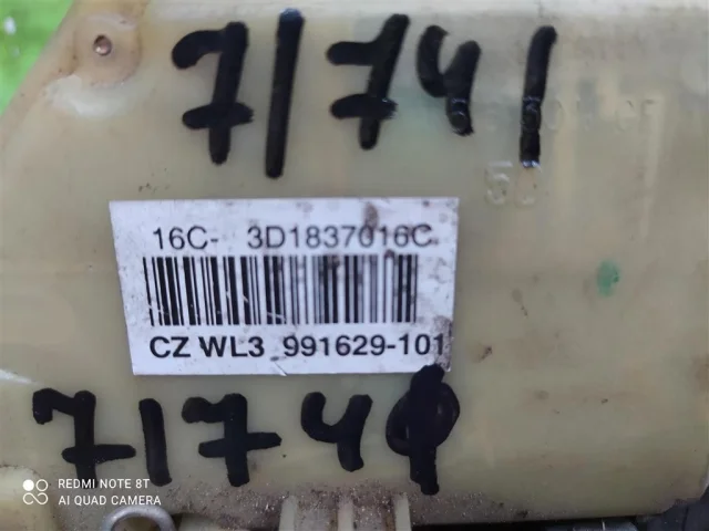 Уплотнитель передней правой двери для Skoda Octavia A5 на фотографиях