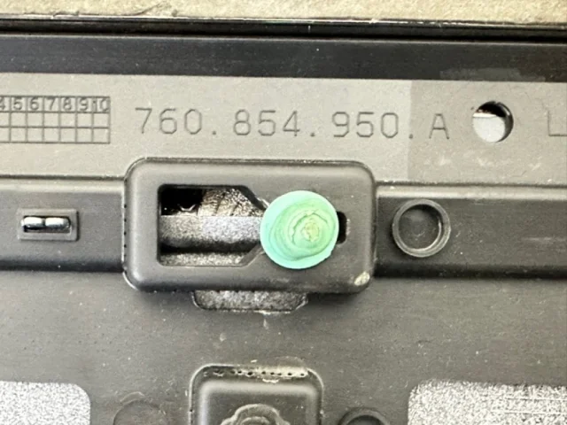 Стекло двери заднее правое для Volkswagen Touareg III (CR) 2018+ на фотографиях