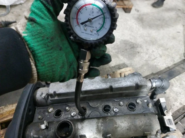 Двигатель без навесного для Opel Astra G TwinTop 1998-2005 на фотографиях