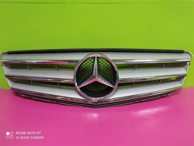 Решетка радиатора для Mercedes-Benz C class C204 2008-2015 на фотографиях