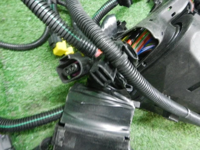 Уплотнитель передней правой двери для Ford Transit 2006-2013 Фургон на фотографиях