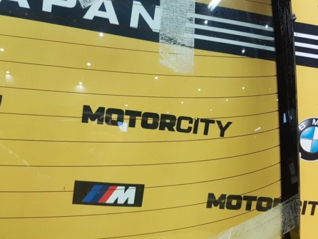 Стекло заднее для BMW 7er Е38 1994-2001 на фотографиях