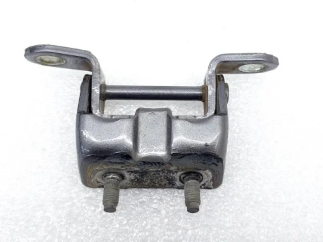 Петля двери задняя правая верхняя для Nissan Qashqai J11 2013-2019 на фотографиях