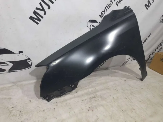 Крылья для Toyota Avensis Хетчбек T250 2003-2008 на фотографиях