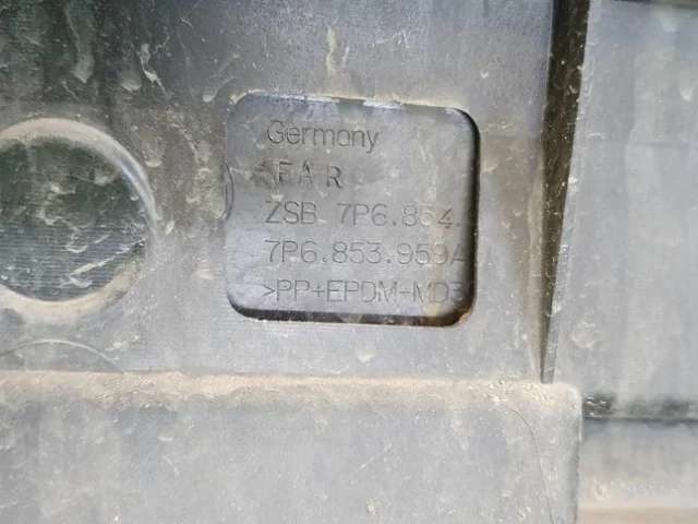 Накладка на дверь передняя левая для Volkswagen Touareg II (7P5) 2010-2014 на фотографиях