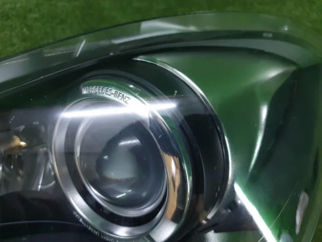 Крышка форсунки фароомывателя левая для Mercedes-Benz C class W204 2007-2014 на фотографиях