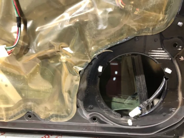 Дверь передняя левая для Suzuki SX4 2006-2009 на фотографиях