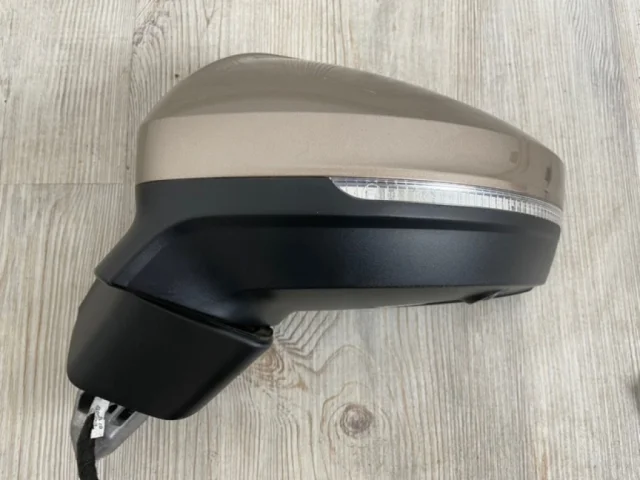 Стекла и зеркала для Volkswagen Touareg III (CR) 2018+ на фотографиях