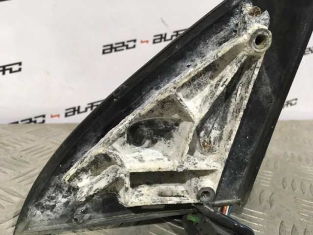 Стекла и зеркала для Volkswagen Passat Variant (B6, Typ 3C) 2004-2010 на фотографиях