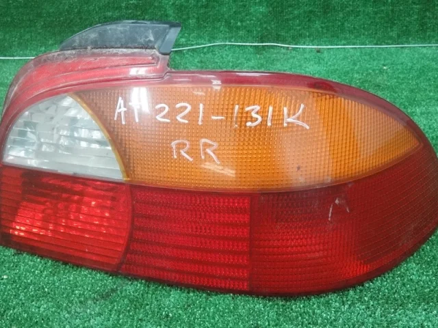 Фонарь правый для Toyota Avensis Седан T220 1997-2003 на фотографиях