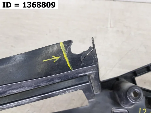 Кронштейн заднего бампера левый для Porsche Macan 95B 2014-2023 на фотографиях