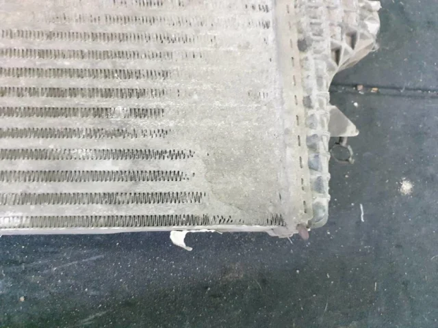 Интеркулер левый для Audi Q8 4M 2018-2023 на фотографиях