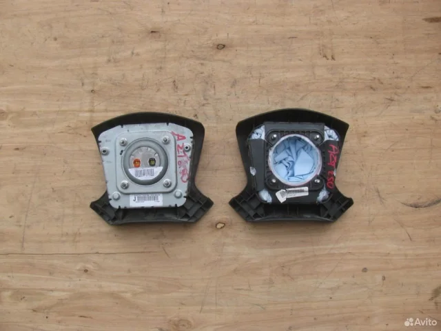 Подушка безопасности водителя для Toyota Avensis Универсал T250 2003-2008 на фотографиях