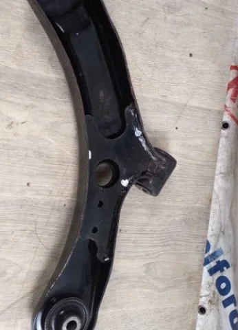 Рычаг передний правый нижний для Suzuki SX4 I Rest 2010-2013 на фотографиях