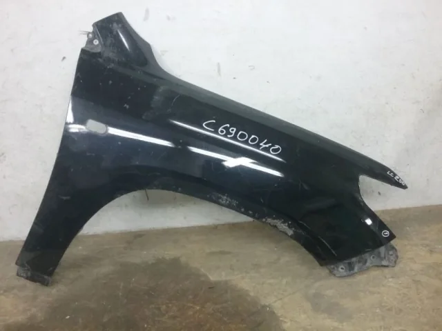 Крылья для Toyota Land Cruiser 200 (JDM) 2007-2013 на фотографиях